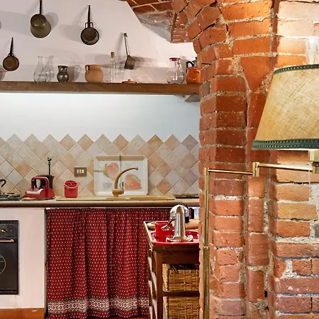 La Casa Delle Foglie Rosse