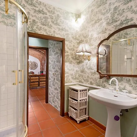 La Casa Delle Foglie Rosse *